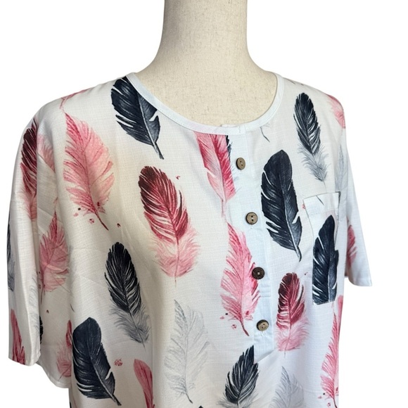 Women's Feather Print Button-Up Top. White Pink Size 3X #1493 - Picture 5 of 6